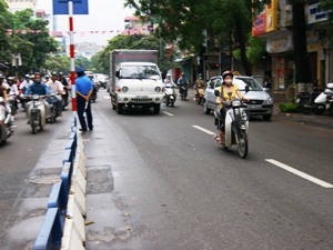 Hà Nội Ngày đầu phân làn, vẫn có nhiều vi phạm